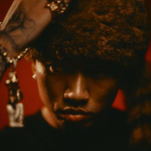 情侣把冰块放在女方的屁股上变态文
