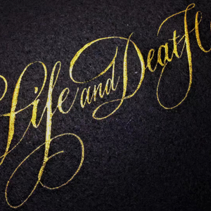 情侣把冰块放在女方的屁股上变态文
